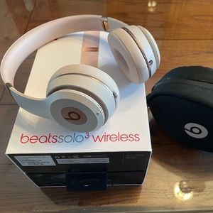 Beats Solo 3 wireless headphones in Rose Gold